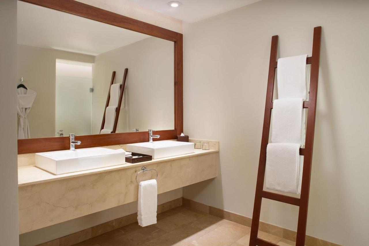 Westin Club - Adults, Club lounge access, Guest room, 2 Double